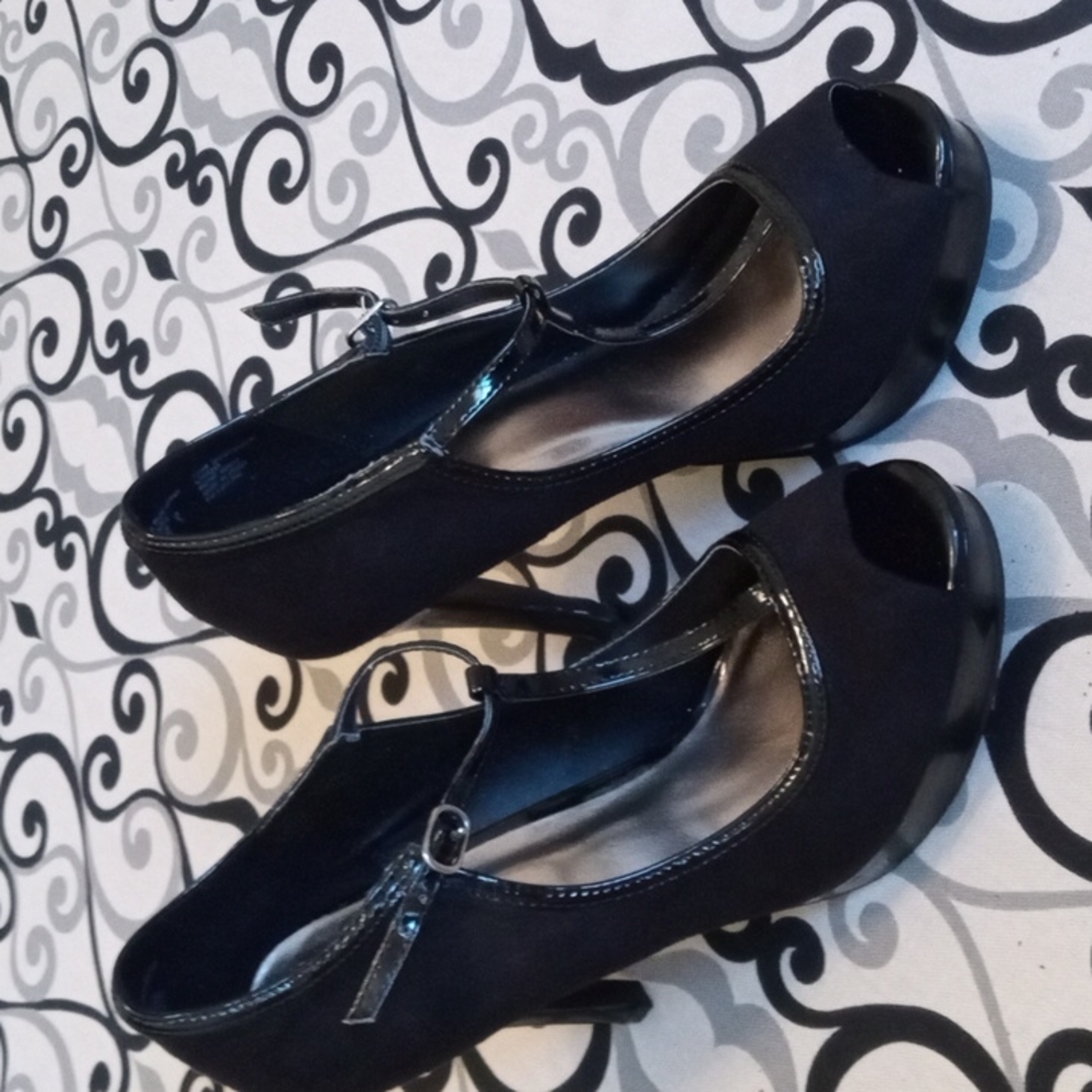 SM New York Black Suede and Patent Leather Open-toed Heels Sz 7.5